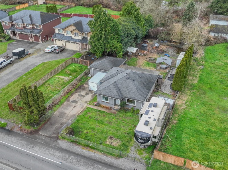 11324 Waller Road E photo 2