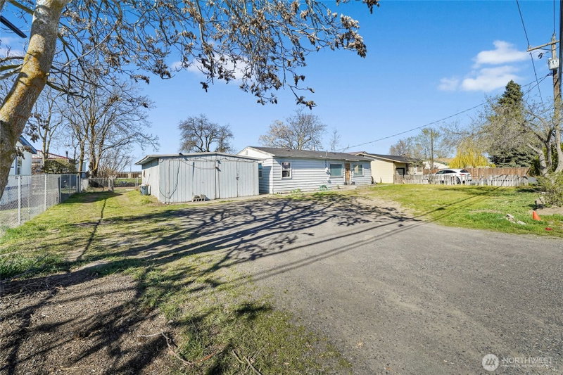 4064 Airway Drive NE photo 2