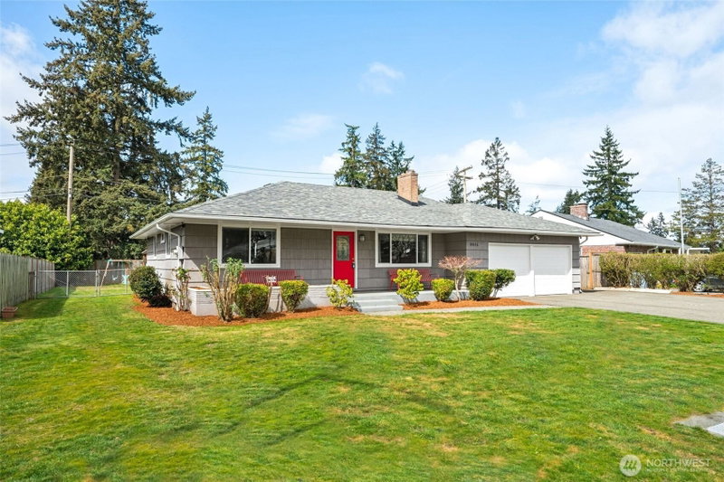10636 Rainier Avenue SW photo 2