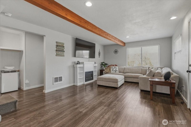 328 Sunny Drive photo 2