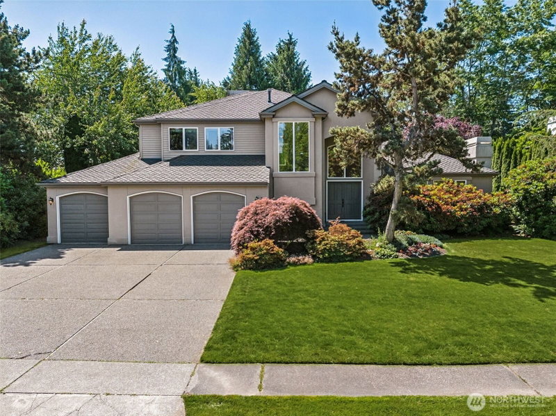255 SW 194th Place photo 1