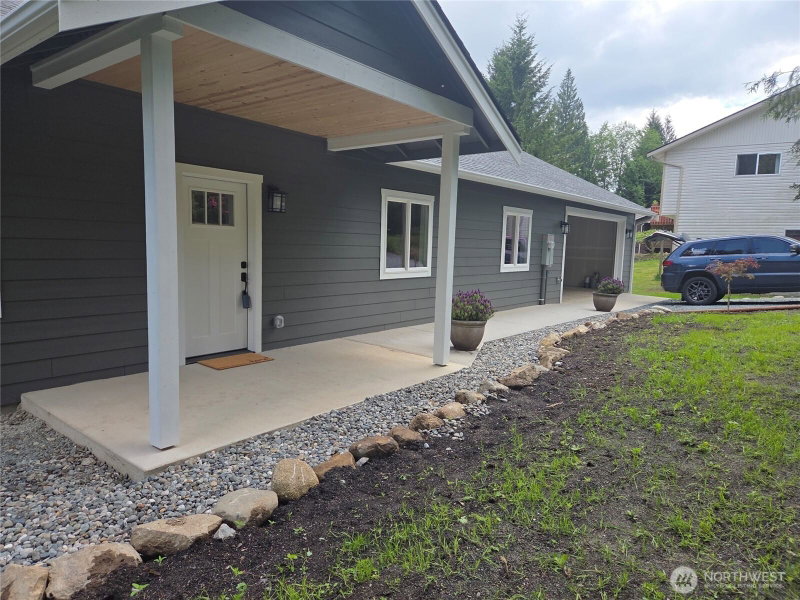 554 Wildwood Drive photo 2