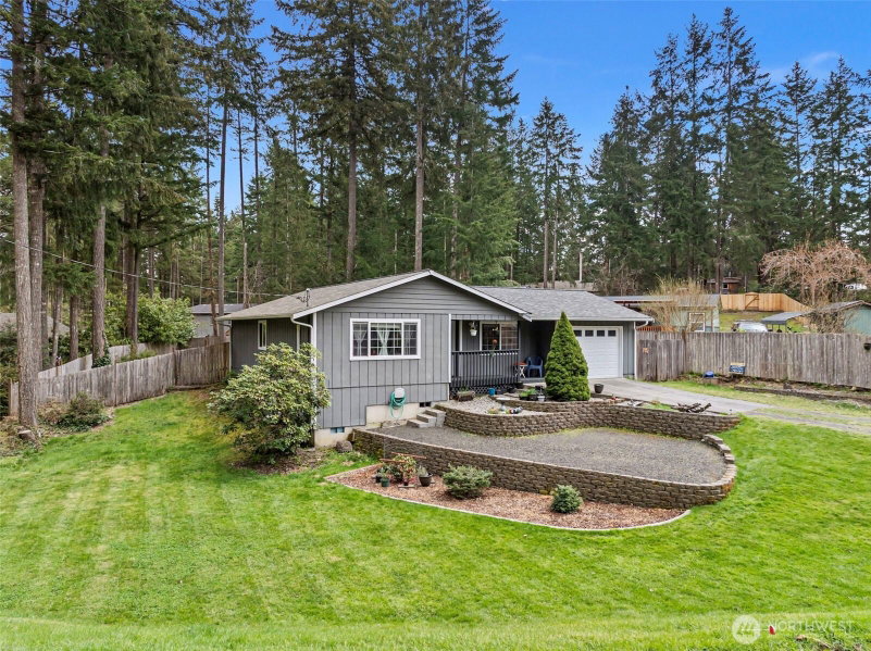 161 E Barnsby Place photo 2