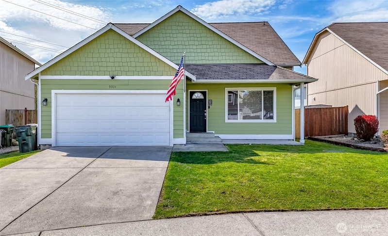 9921 Greenleaf Loop SE photo 1