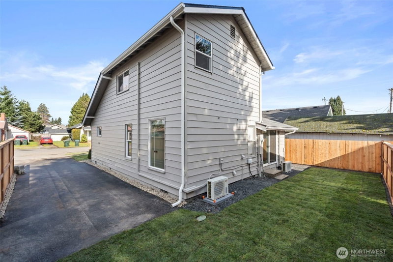 1110 W Walnut photo 27