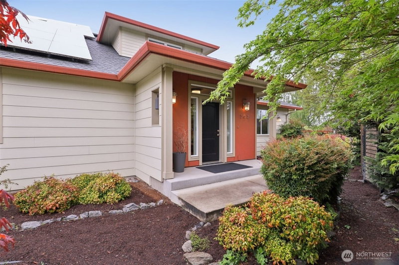 302 Phoenix Way photo 1