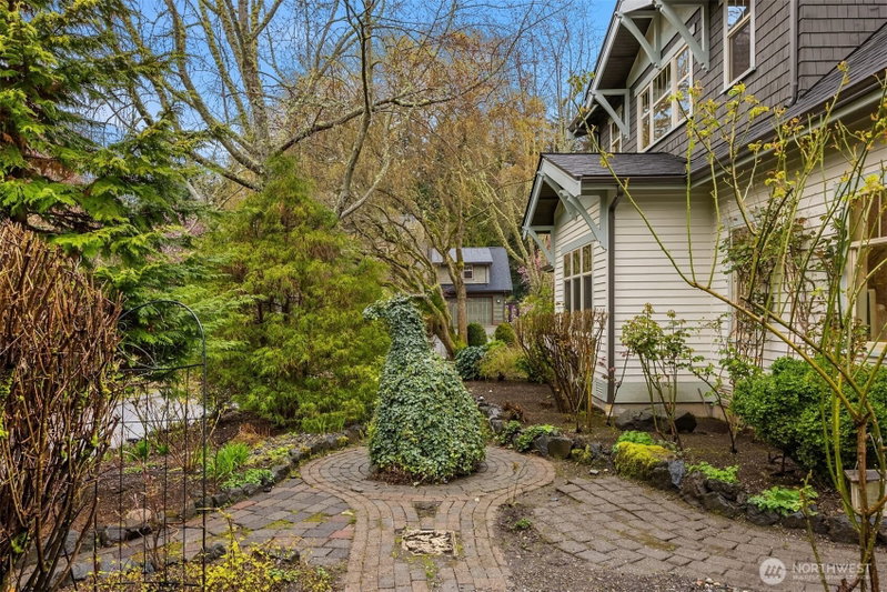 10202 Rodal Court NE photo 26