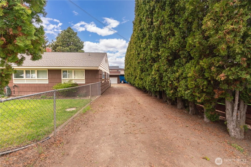 1109 N Willow Street photo 2