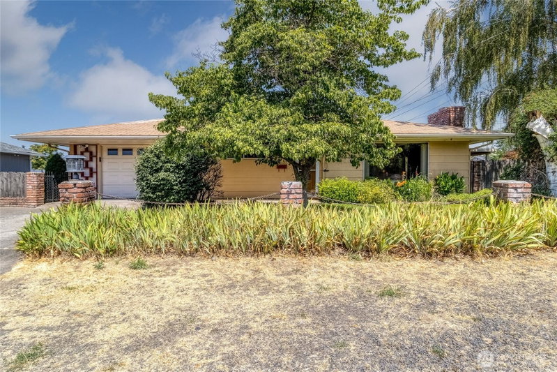 1587 Olive Street photo 29
