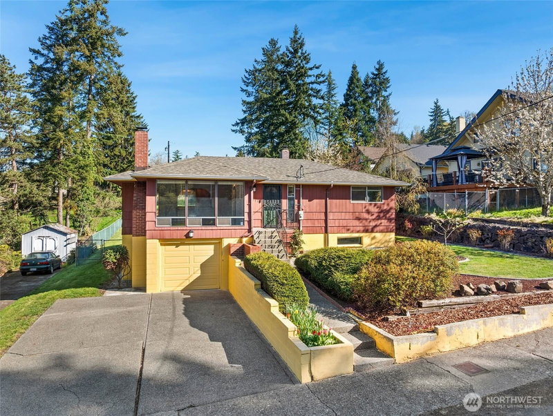 1011 E Smith Street photo 2
