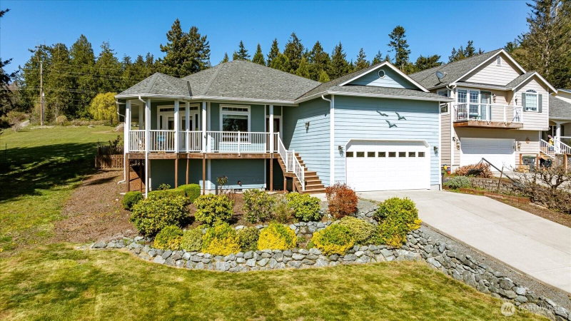 1041 Halsey Drive photo 2