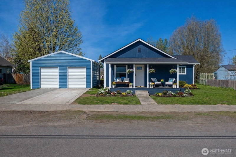 1323 Logan St photo 1