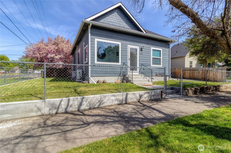 442 N 7th photo 2