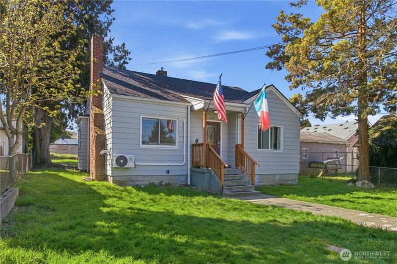 4610 E C Street photo 2