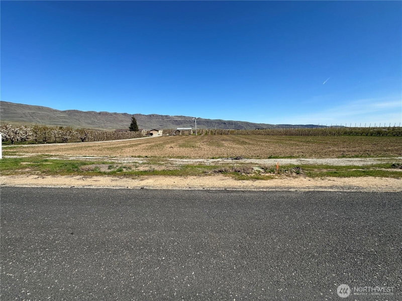 583 S Van Well Avenue photo 2