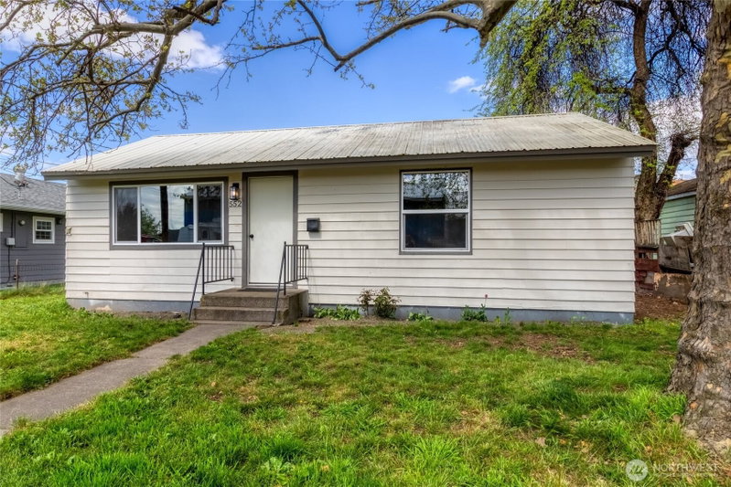 552 Edith Avenue photo 2