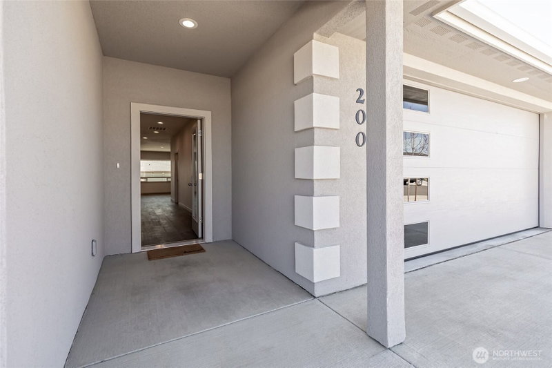 200 E Chinook Road photo 2