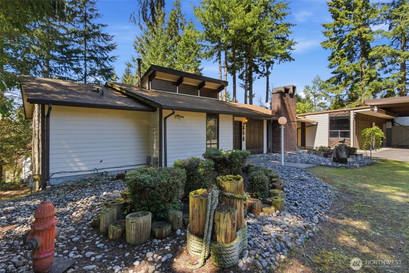850 NE Rimrock Drive NE photo 1