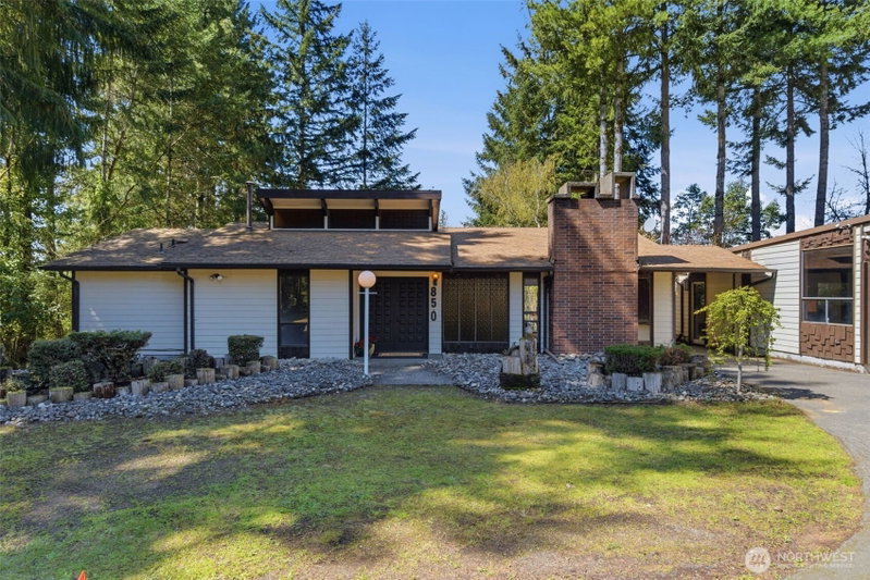 850 NE Rimrock Drive NE photo 40