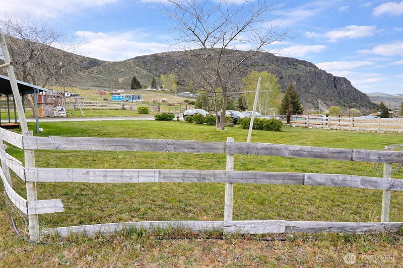 28 Highway 7 photo 38