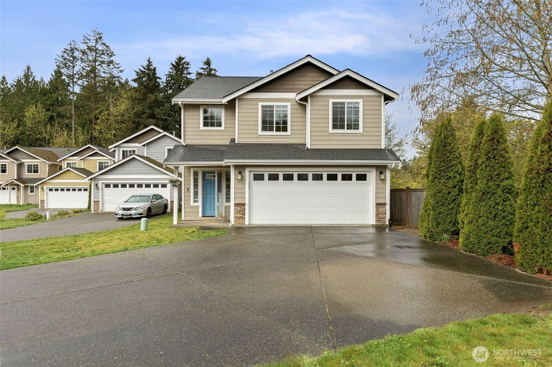 744 Courage Court photo 2