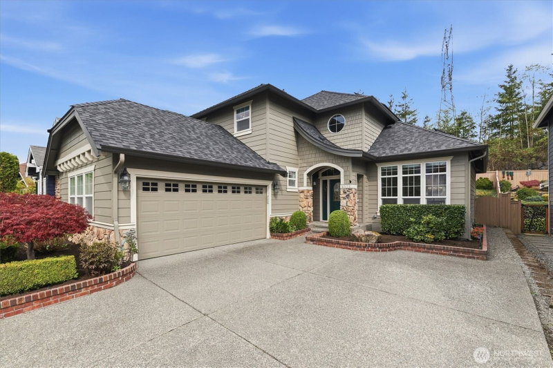 6508 E Crest View Loop SE photo 1