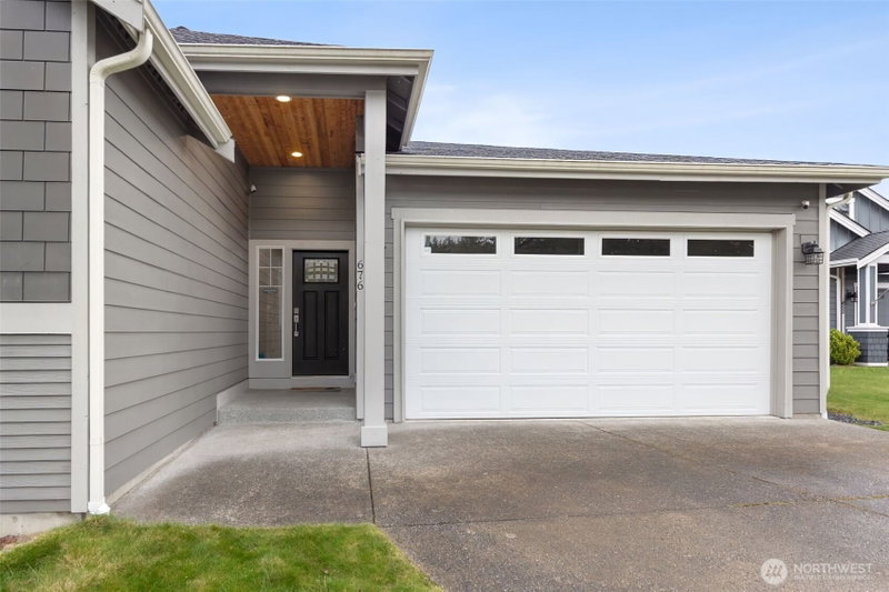 676 W Camas Court photo 2