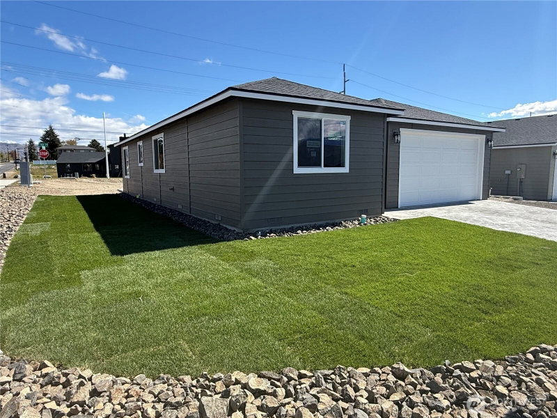 2484 Noah Street SE photo 2
