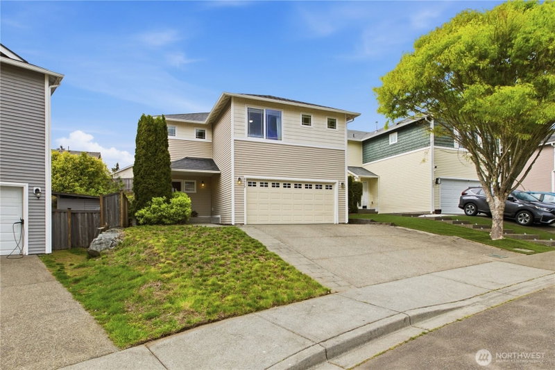 9929 195th Avenue E photo 1