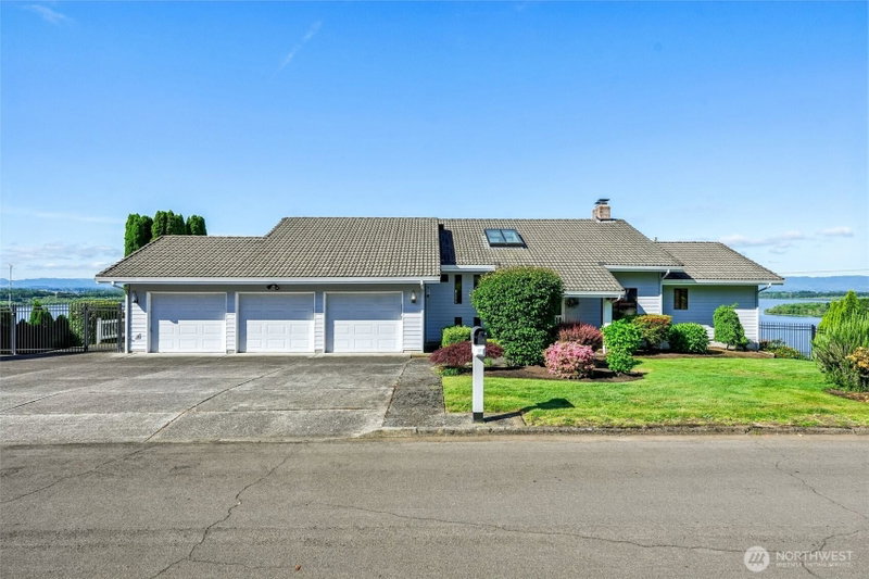 8914 NW Lakecrest Avenue photo 2