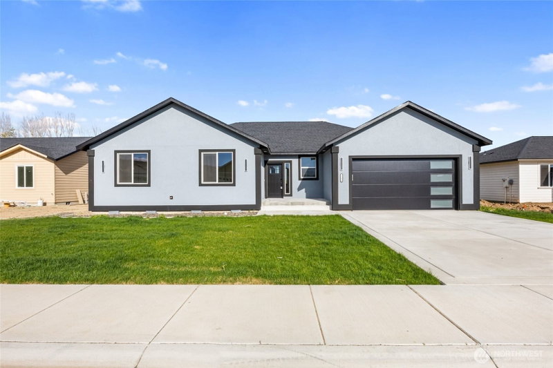 2394 Hunter Street photo 1