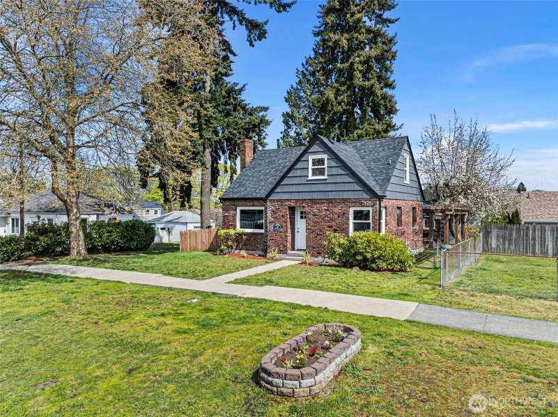 2709 N Mason Avenue photo 2