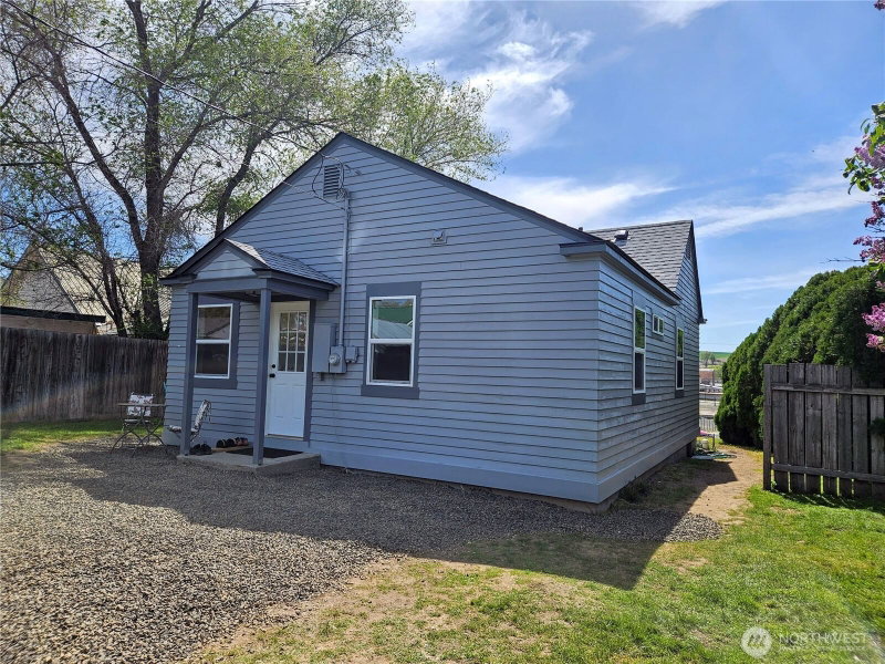 108 W 3rd Street photo 29