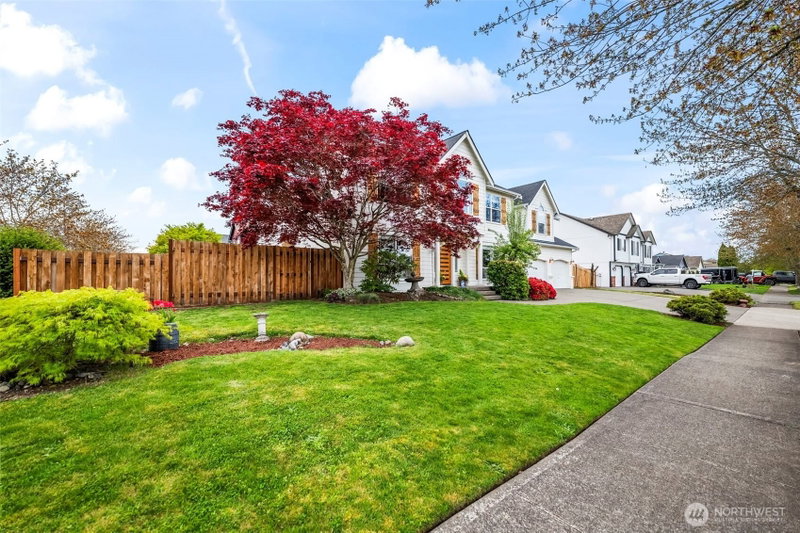 425 Sorensen St photo 2