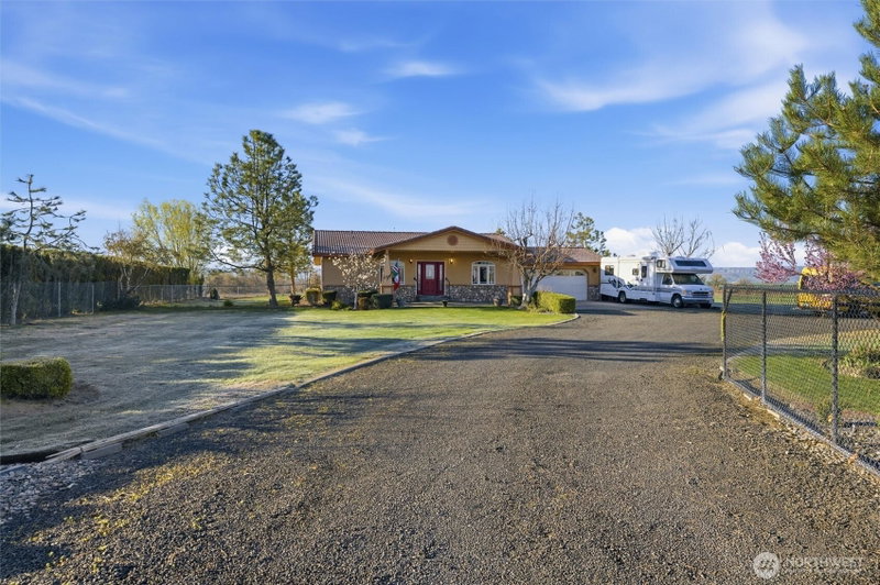 237 Reeds Road photo 2