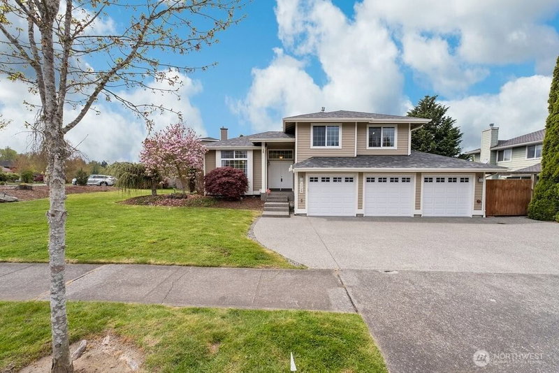 1728 Amber Boulevard photo 2