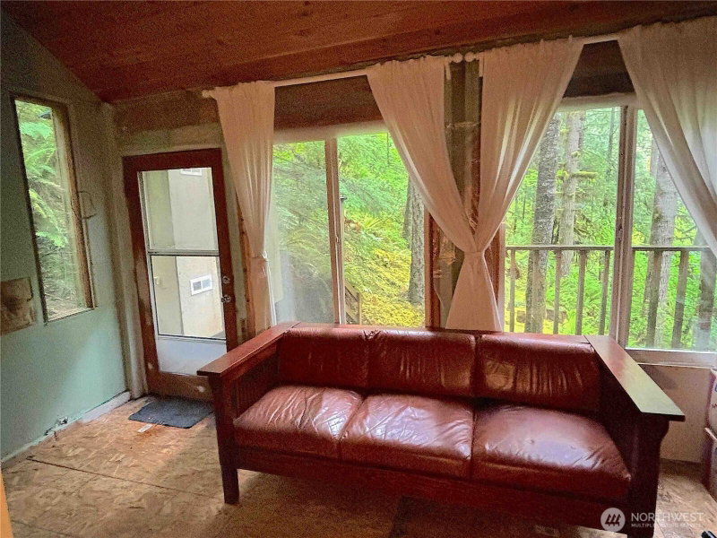 64011 E Cascade Drive photo 2