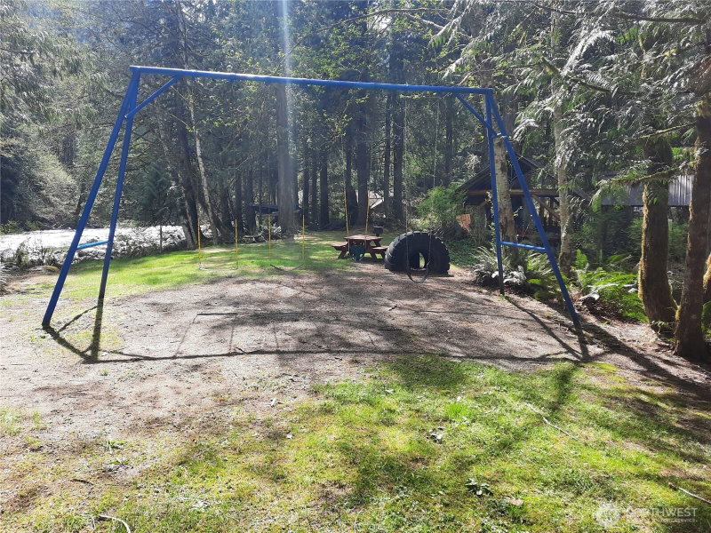 64011 E Cascade Drive photo 32