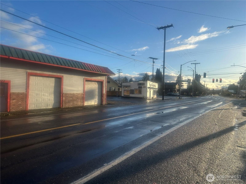 11022 Valley Avenue E photo 2