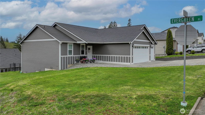 217 Hemlock Street photo 2