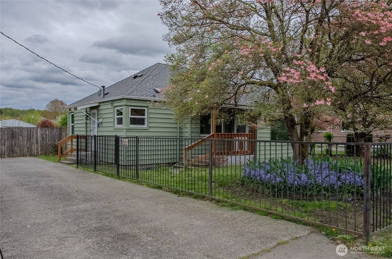 150 R Street SE photo 1