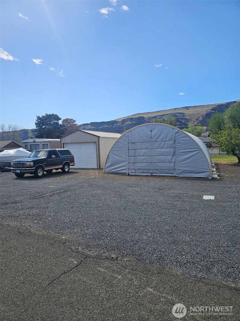 908 Hunter Avenue SW photo 1