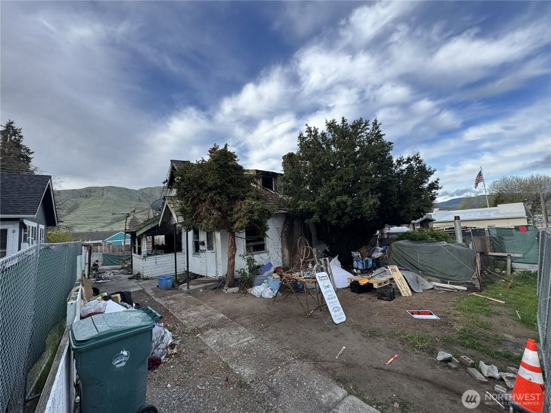 418 E Woodin Avenue photo 4