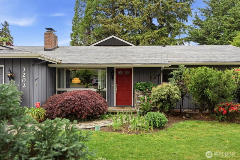 3202 Crystal Springs Road W photo 2