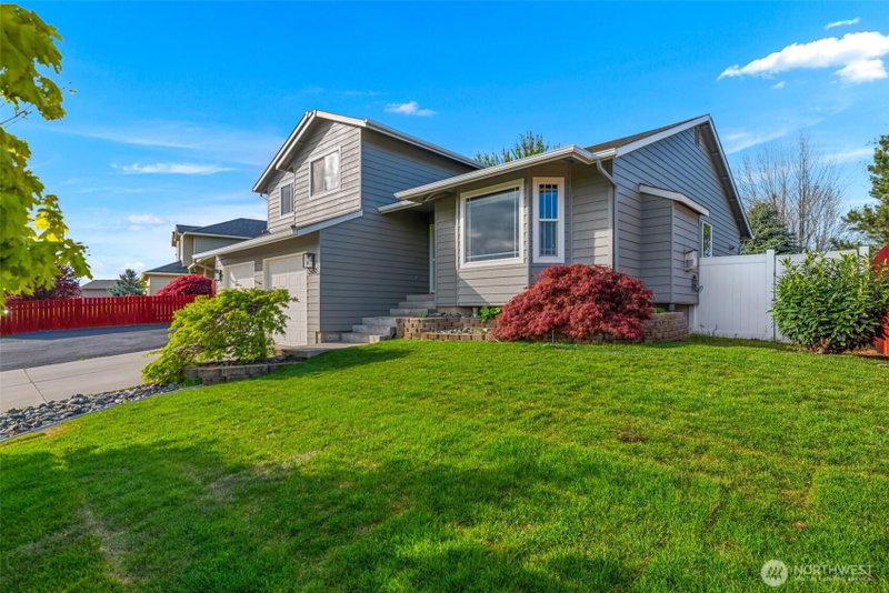 2589 Aviation Drive photo 2