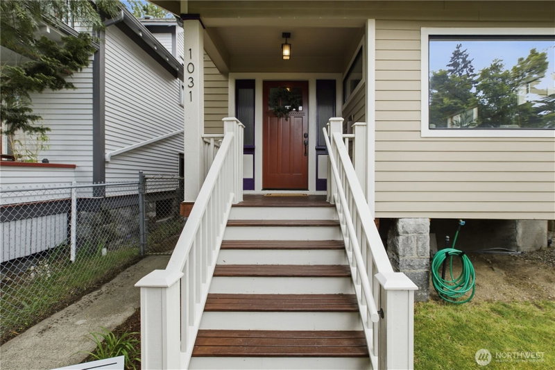 1031 N Steele Street photo 2