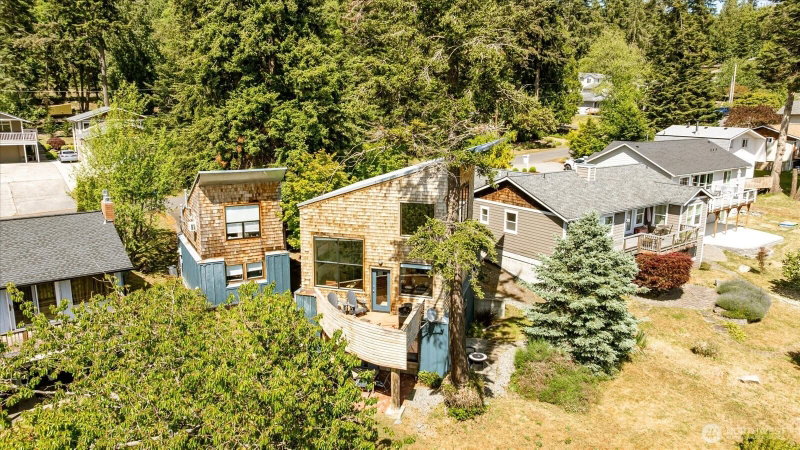 1060 Halsey Drive photo 2
