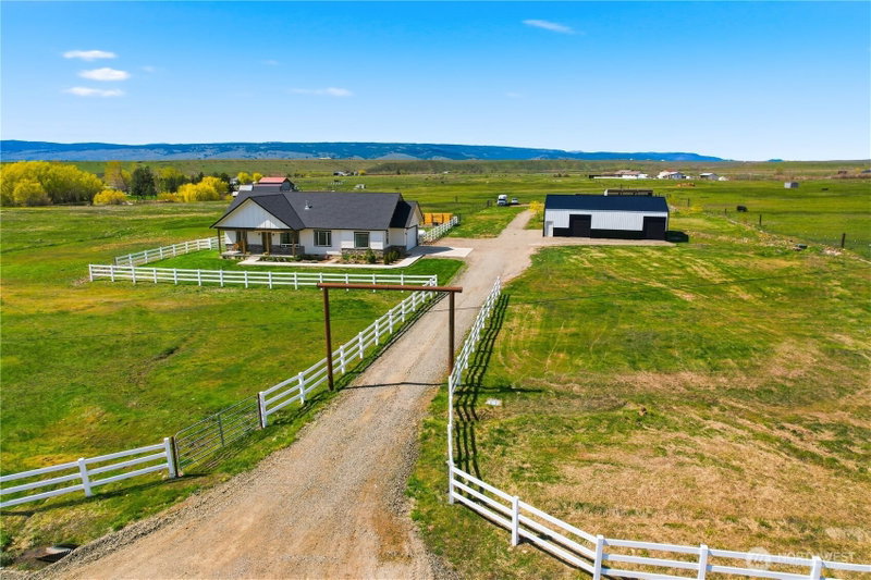2081 Howard Road photo 1