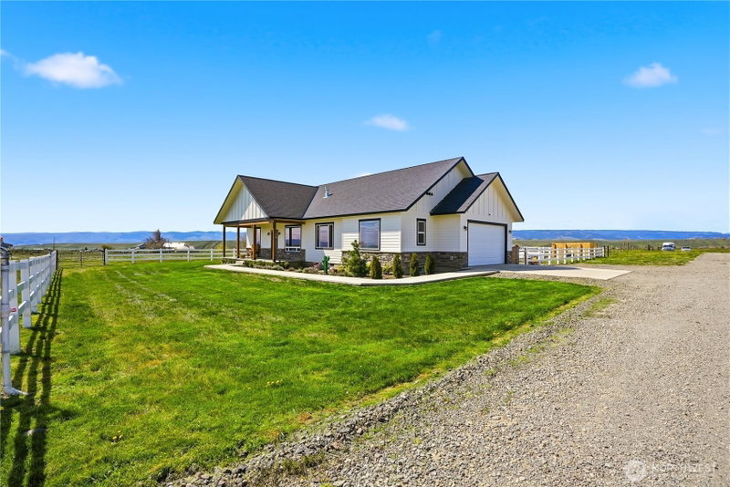 2081 Howard Road photo 2