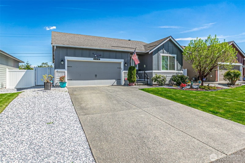 830 Maple Lane SW photo 2